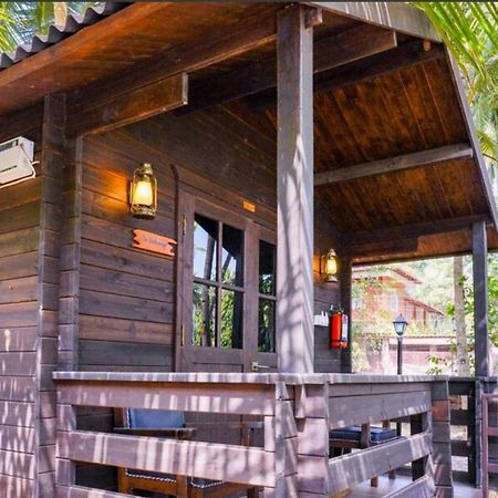 マルガオ The Rainbows End Bed & Breakfast エクステリア 写真