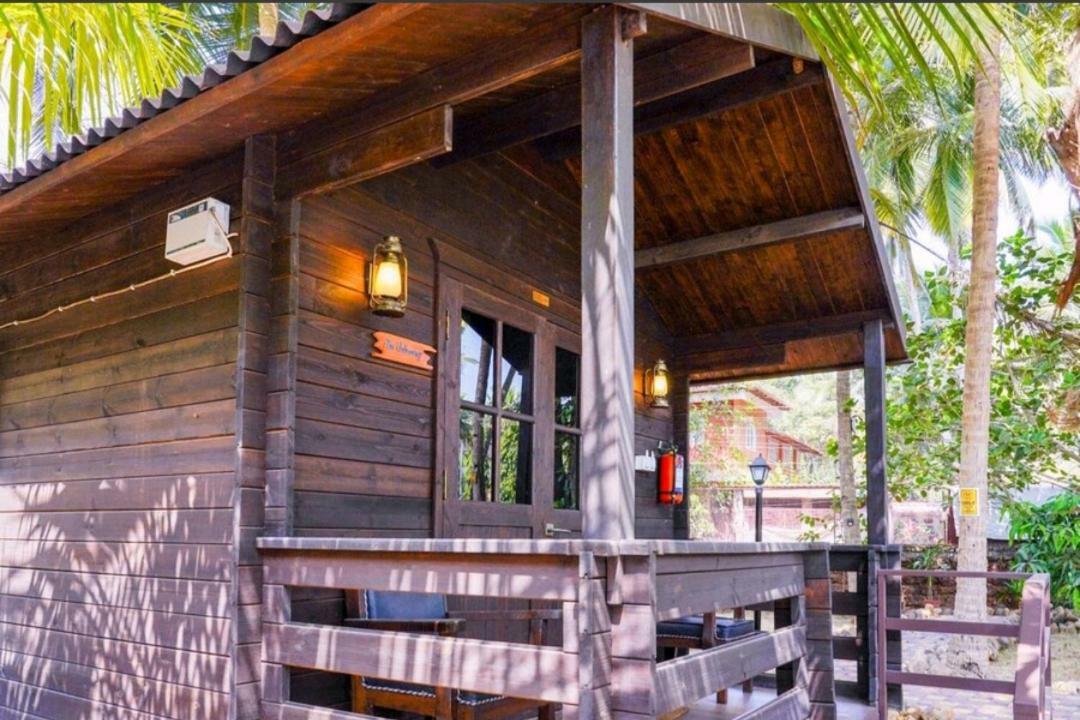 マルガオ The Rainbows End Bed & Breakfast エクステリア 写真